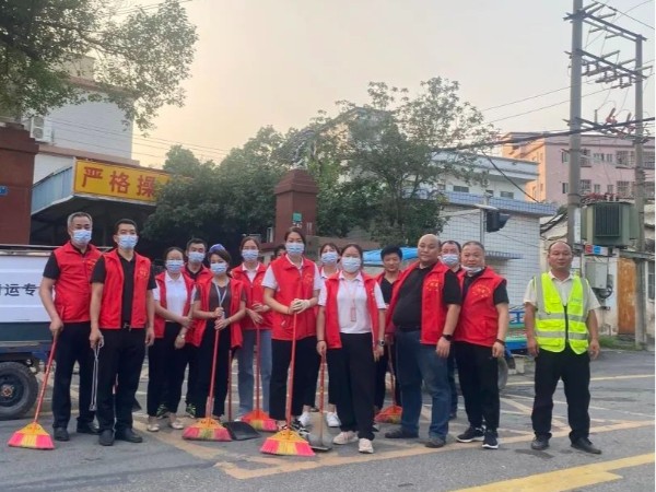 3044永利光电硅胶事业部--公益行（社区街道清扫）